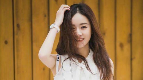 吃瓜直播间爆料娱乐圈赵丽颖,娱乐圈“瓜王”揭秘,明星背后的故事 第1张 吃瓜直播间爆料娱乐圈赵丽颖,娱乐圈“瓜王”揭秘,明星背后的故事 第1张